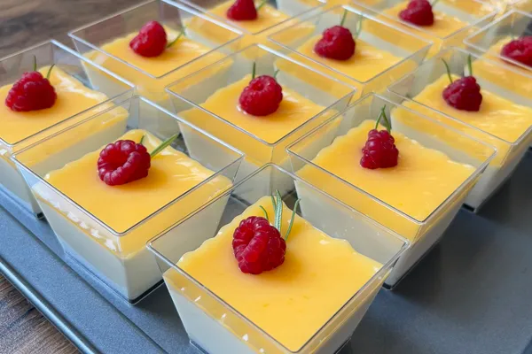 Panna cotta s lemon curd