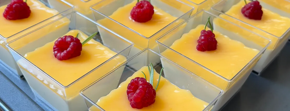 Panna cotta s lemon curd
