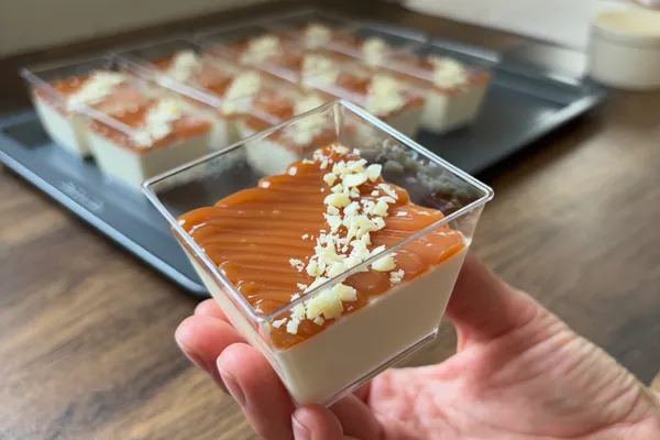 Panna cotta so slaným karamelom