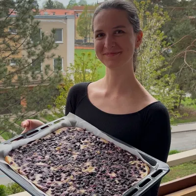 Eva Čižmariková — Evka pečie